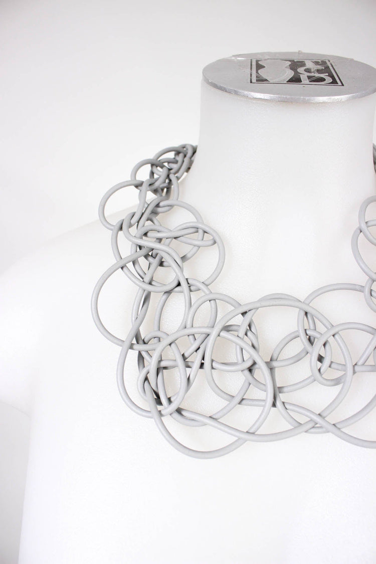 Mikas Mikas Circle Necklace - Grey Shop