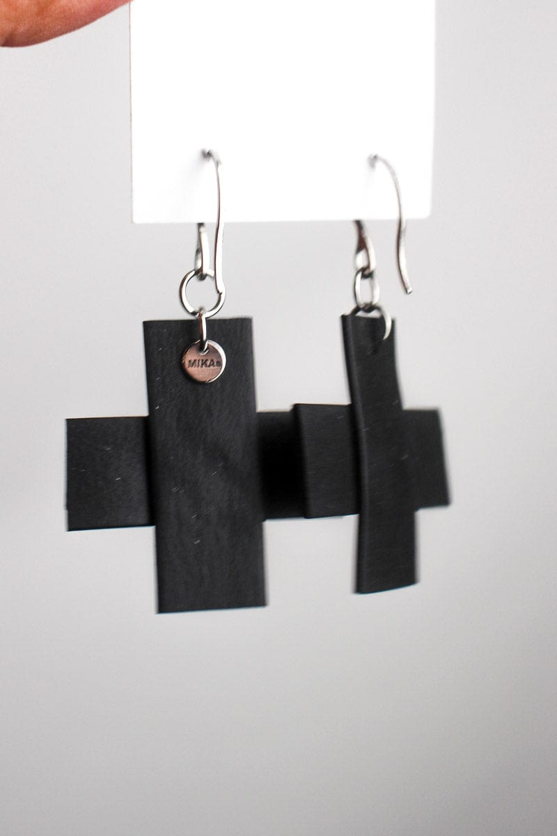 Mikas Mikas - Double cross Earrings - Black Shop