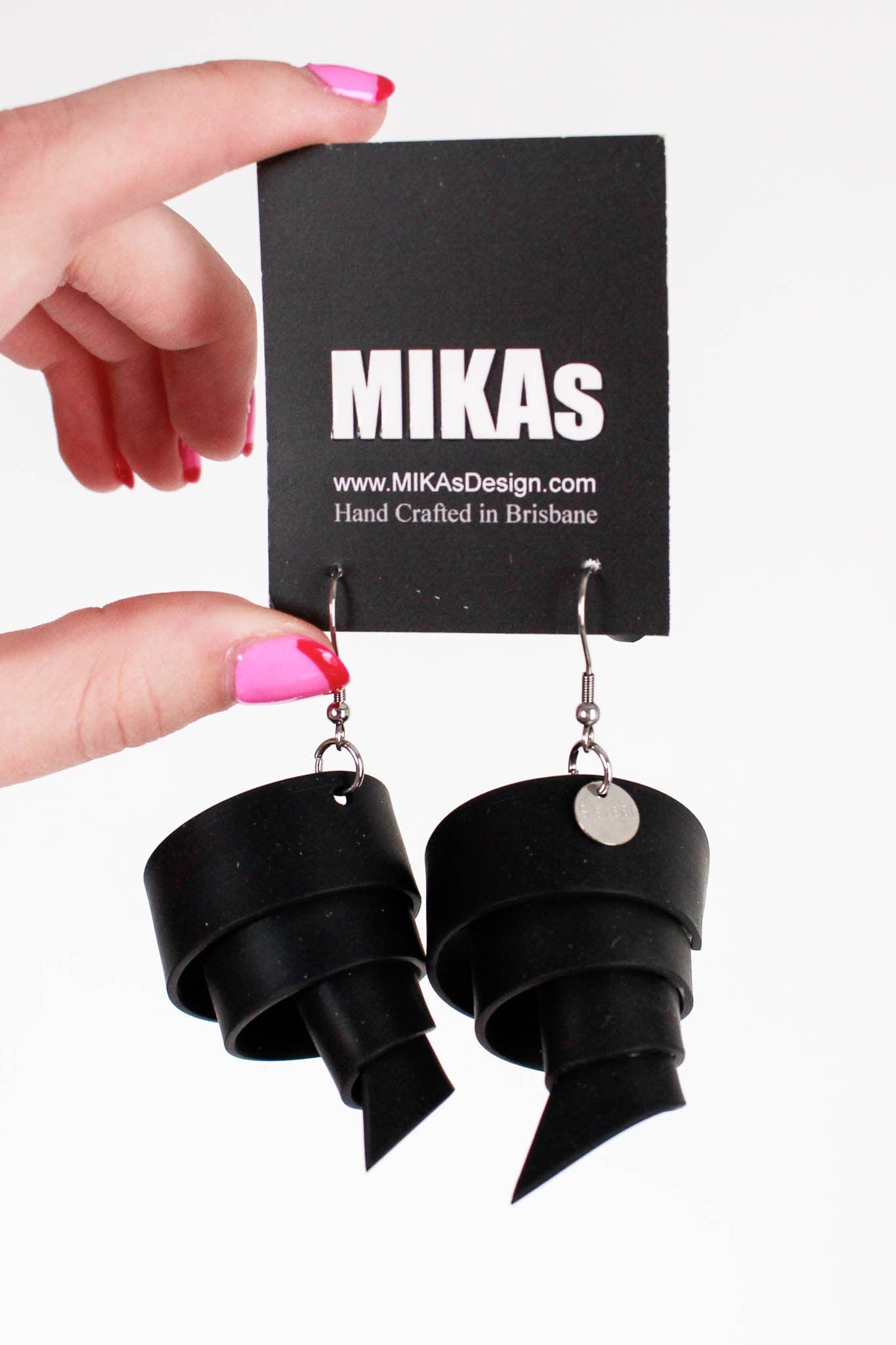 Mikas Mikas Rasen Earrings - Black Shop