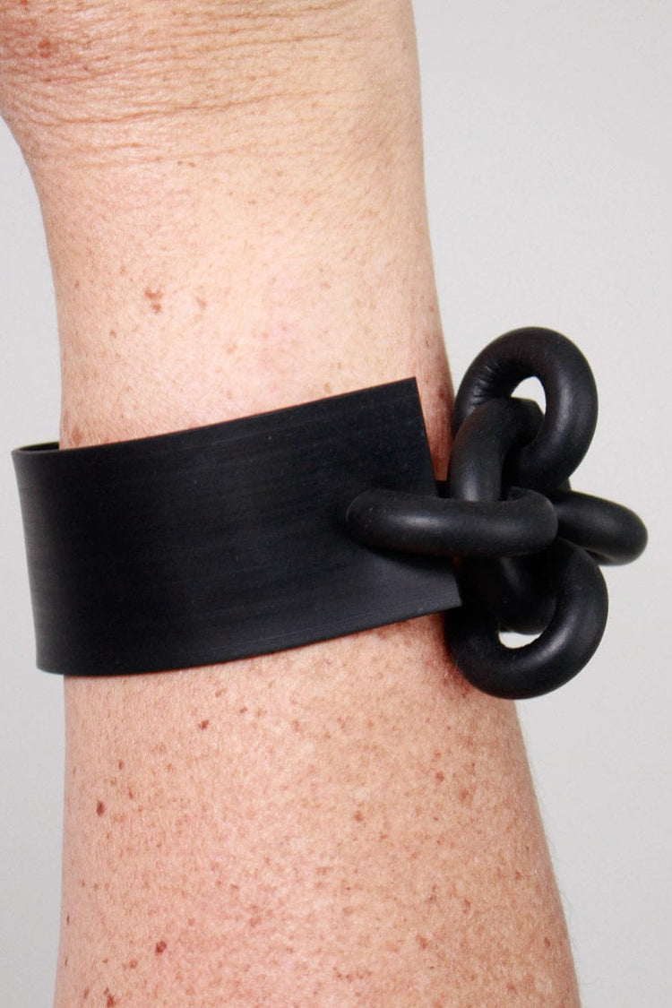 Mikas Mikas Sun Bangle - Black Shop