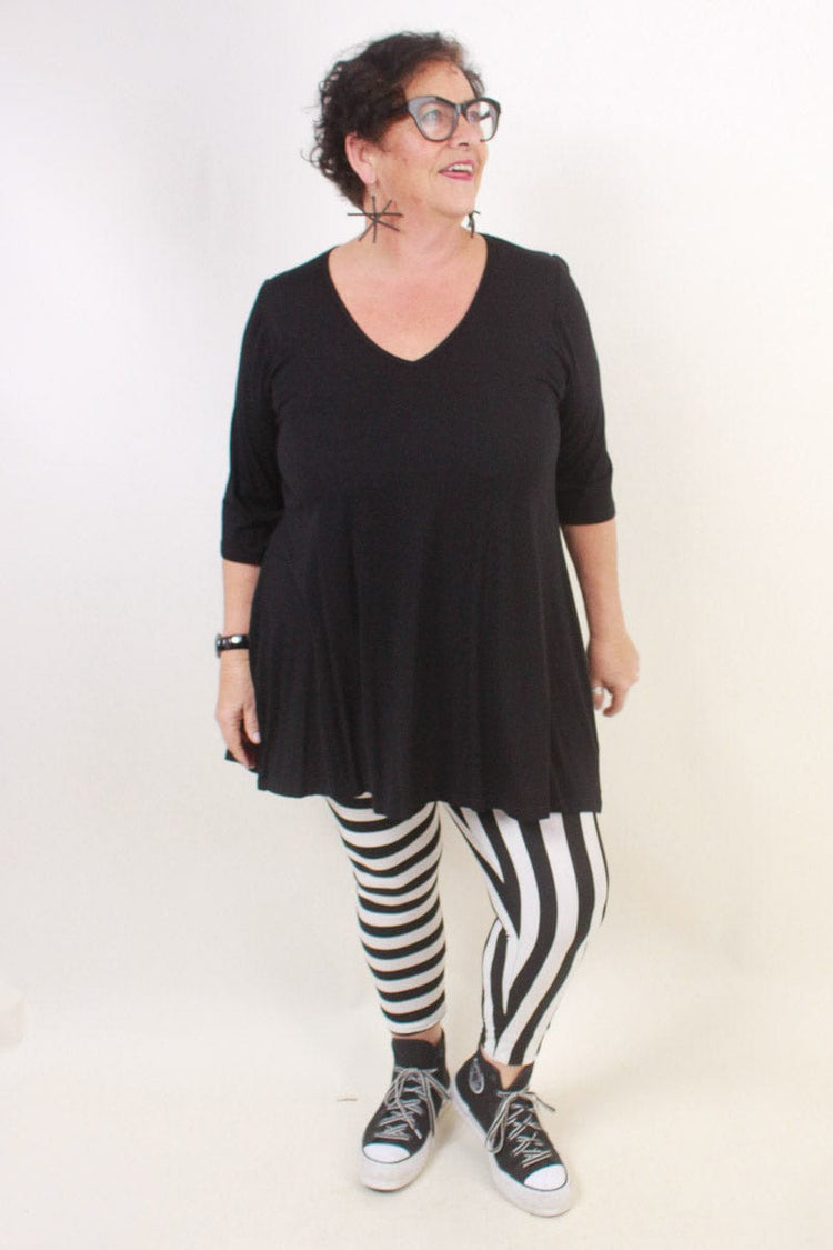 TCD TCD Leggings - Across and Up Big Stripe B&W Shop