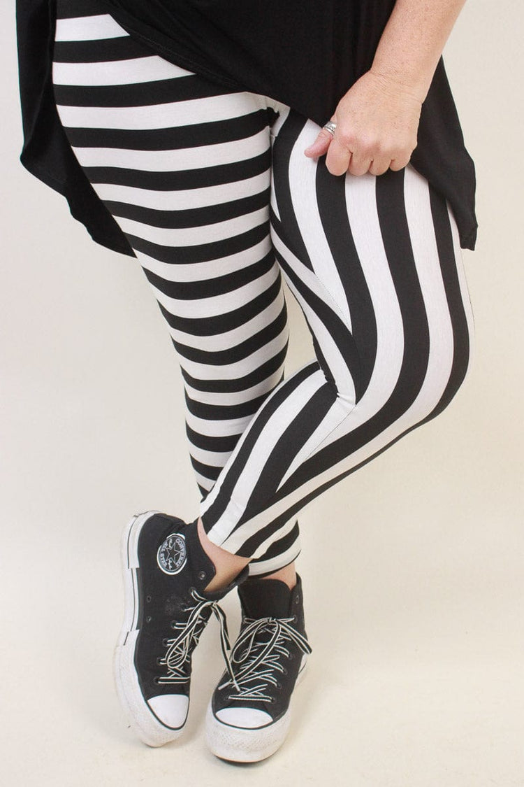 TCD TCD Leggings - Across and Up Big Stripe B&W Shop