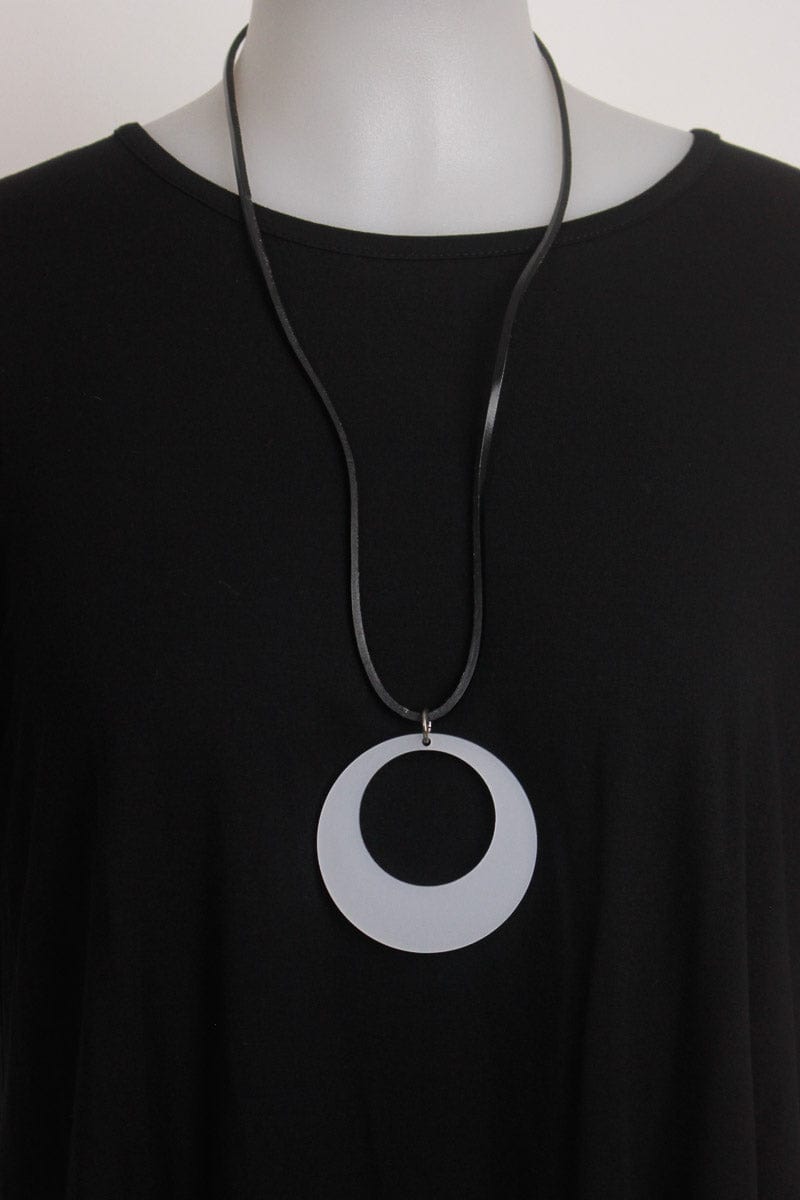 DEVISE Devise Drop Circle Necklace - Transparent White Shop