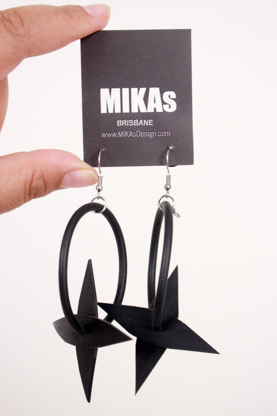 Mikas Mikas Nin Earrings - Black Shop