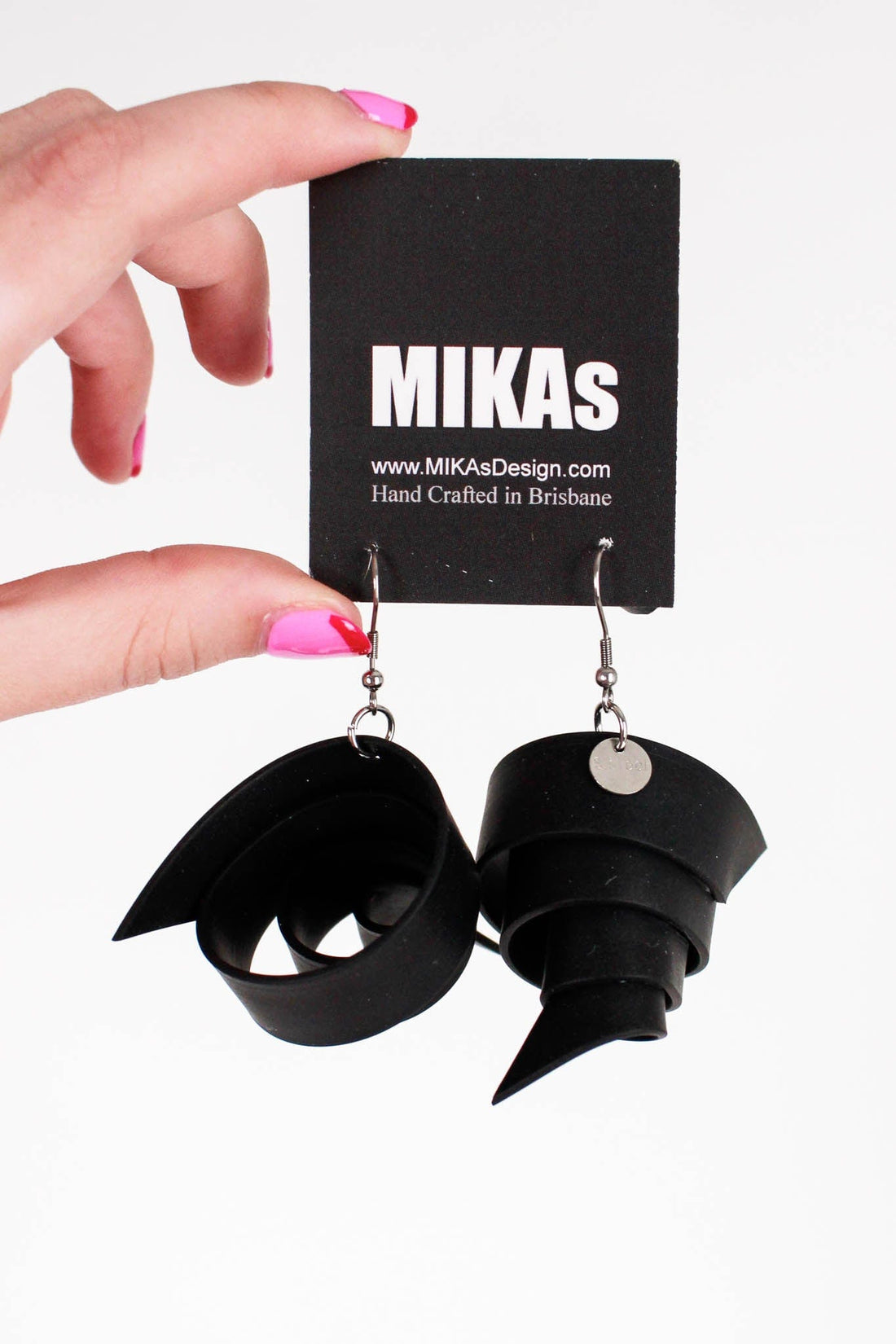 Mikas Mikas Rasen Earrings - Black Shop