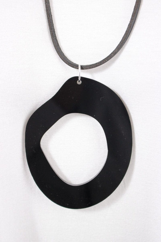 TBB Devise Mis-shaped Circle Necklace - Black Shop