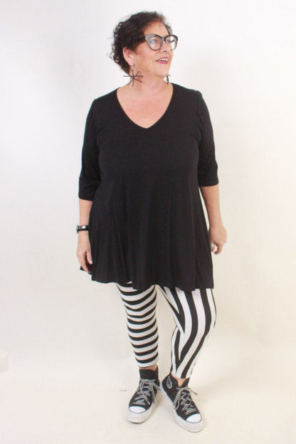 TCD TCD Leggings - Across and Up Big Stripe B&amp;W Shop